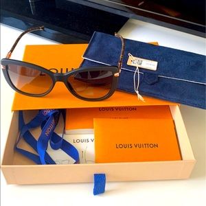 Louis Vuitton Charlotte fold black sunglasses.